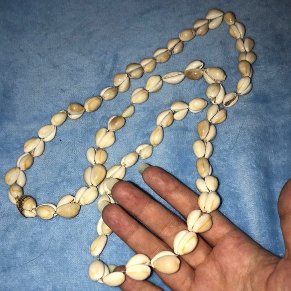 Shell 🐚 necklace Vintage 💕 39” - Picture 2 of 3